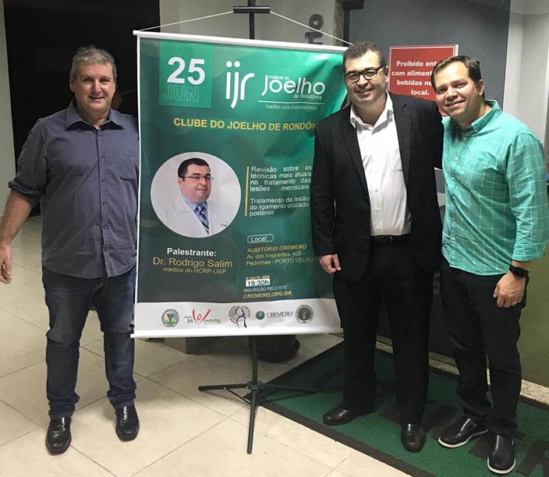 O ortopedista e amigo, especialista em joelho, José Wilson Serbino Jr., o Gata, eu e o médico-ortopedista e também amigo Rodrigo de Figueiredo Gonçalves